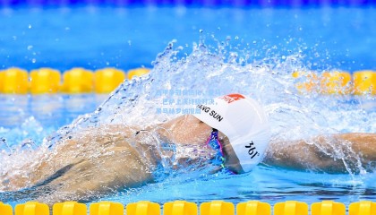 西甲争冠白热化，皇马、巴萨上演终极对决，黑马赫罗纳搅局