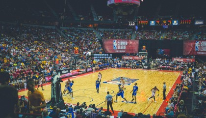 羽生结弦宣布退役，告别竞技赛场转向职业花滑表演